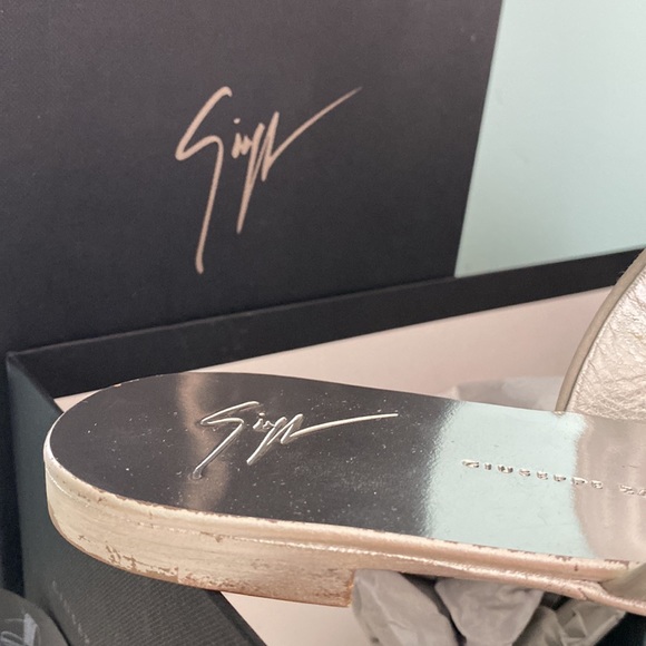 Giuseppe Zanotti outstanding flats - Picture 4 of 8